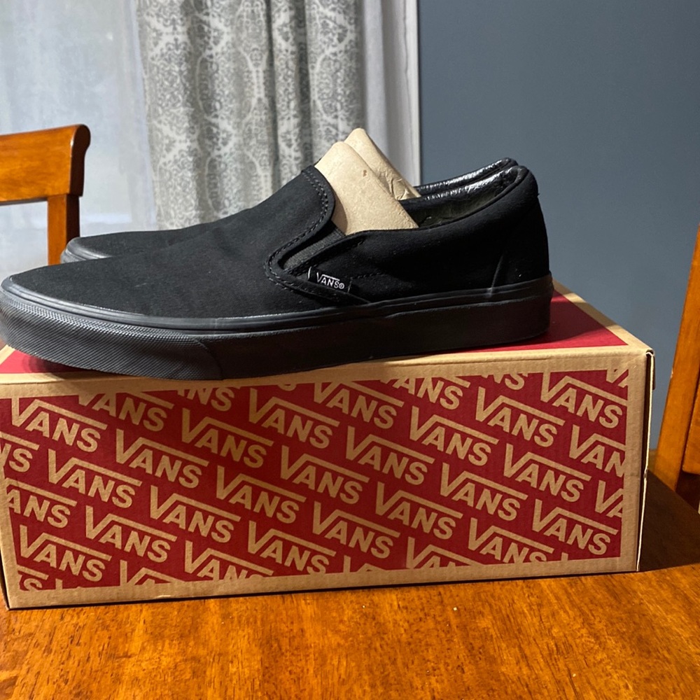 Slip on vans all black like new condition